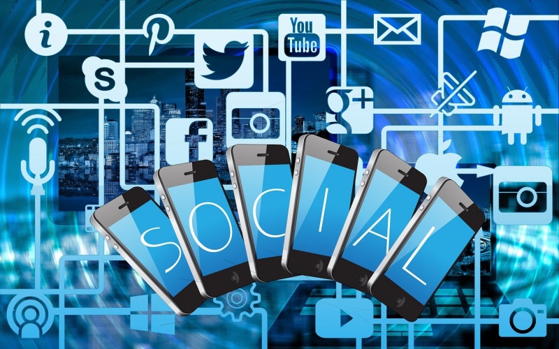 Memahami Fanatisme Jejaring Sosial : Antara Sosial dan Nirsosial